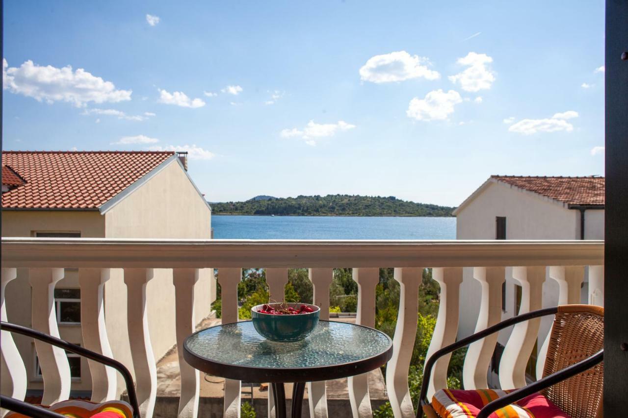 Apartments Martina Vodice Buitenkant foto